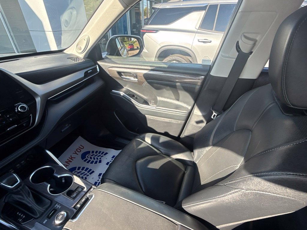 Used 2022 Toyota Highlander Limited AWD/4WD image 18