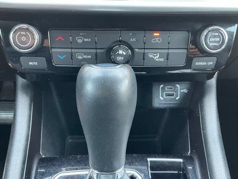 Used 2024 Jeep Compass Latitude AWD/4WD image 27