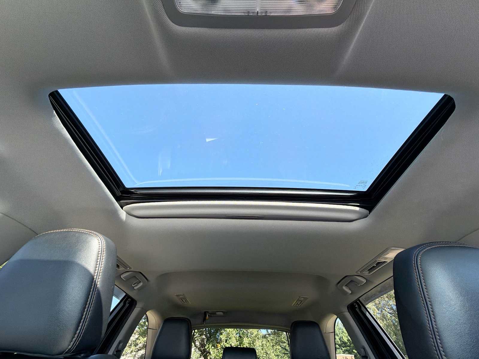 Used 2019 Toyota Highlander XLE AWD/4WD image 16