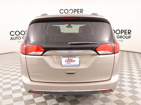Used 2017 Chrysler Pacifica Touring-L Plus image 24