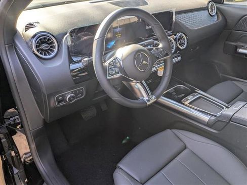 Used 2025 Mercedes-Benz GLA 250 image 3