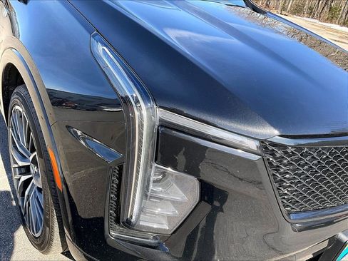 Used 2024 Cadillac XT4 Sport image 32