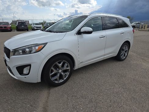 Used 2017 Kia Sorento SX AWD/4WD image 3