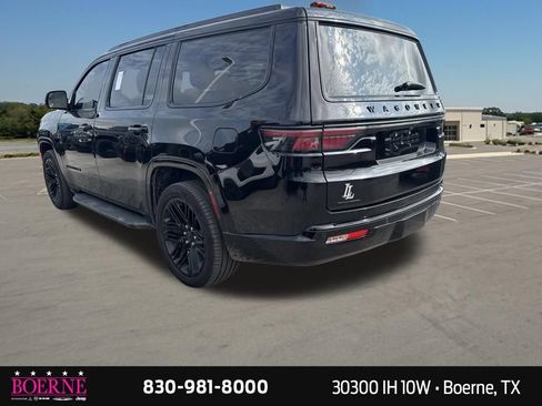 Used 2023 Jeep Wagoneer Series II AWD/4WD image 9