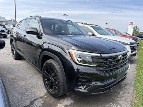 Used 2025 Volkswagen Atlas Cross Sport SEL R-Line AWD/4WD image 2