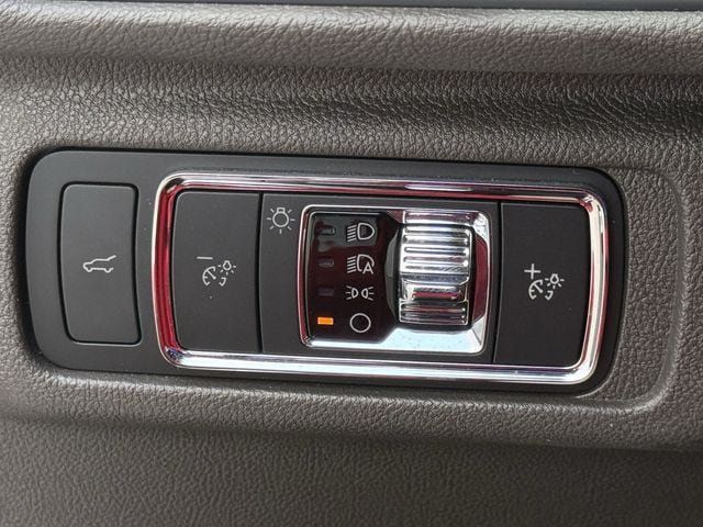 Used 2022 Lincoln Corsair AWD w/ Premium Package image 21