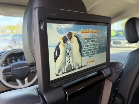 Used 2020 Chrysler Pacifica Limited w/ Advanced Safetytec Group image 19