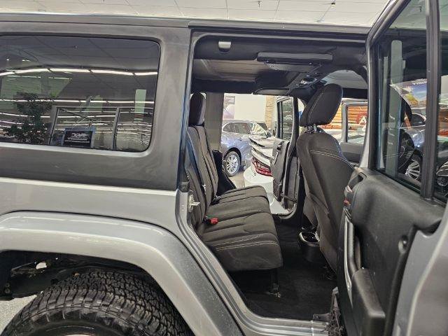 Used 2017 Jeep Wrangler Unlimited Sahara AWD/4WD image 32