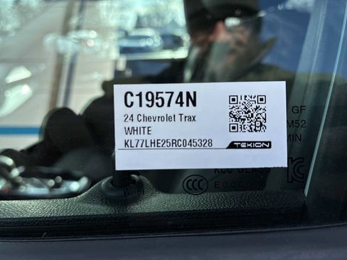 Certified 2024 Chevrolet Trax LT w/ Driver Confidence Package image 33