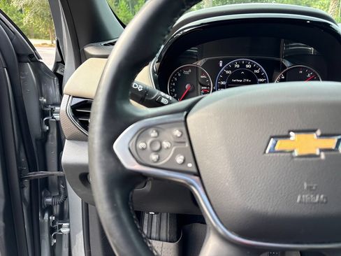 Used 2023 Chevrolet Traverse Premier FWD image 12
