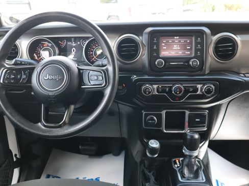 Used 2018 Jeep Wrangler Unlimited Sport AWD/4WD image 12