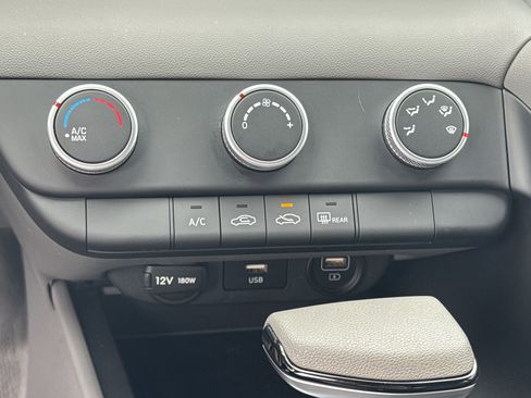 Used 2023 Hyundai Elantra SE image 35