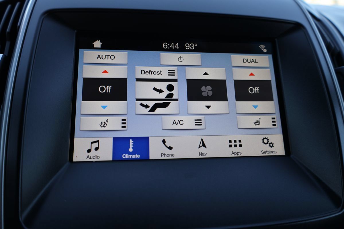 Used 2018 Ford Edge SEL FWD image 29