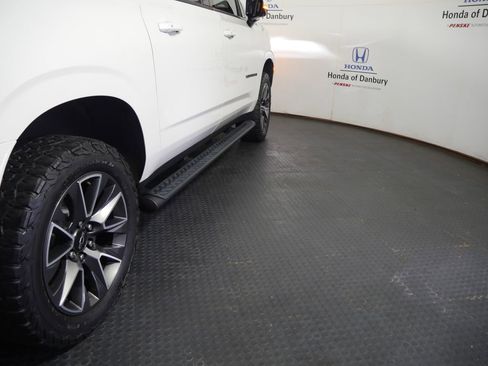 Used 2021 Chevrolet Suburban Z71 w/ Luxury Package AWD/4WD image 4