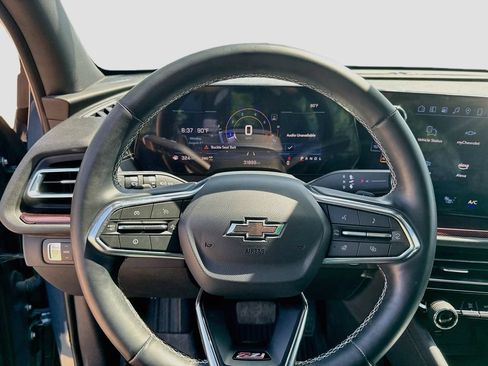 Used 2025 Chevrolet Traverse Z71 w/ Driver Confidence Package AWD/4WD image 13