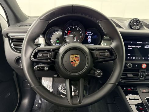 Certified 2026 Porsche Macan AWD/4WD image 36