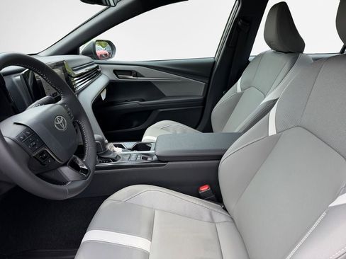Used 2026 Toyota Camry SE w/ Convenience Package FWD image 12