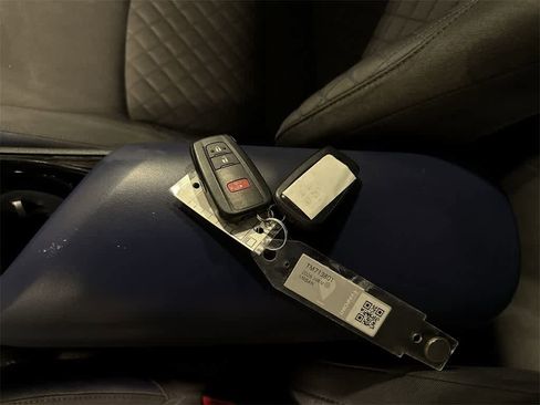 Used 2020 Toyota C-HR XLE image 29