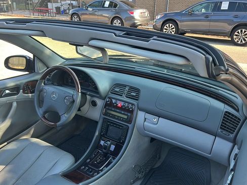 Used 2001 Mercedes-Benz CLK 320 Cabriolet w/ K2 Opt Pkg image 17