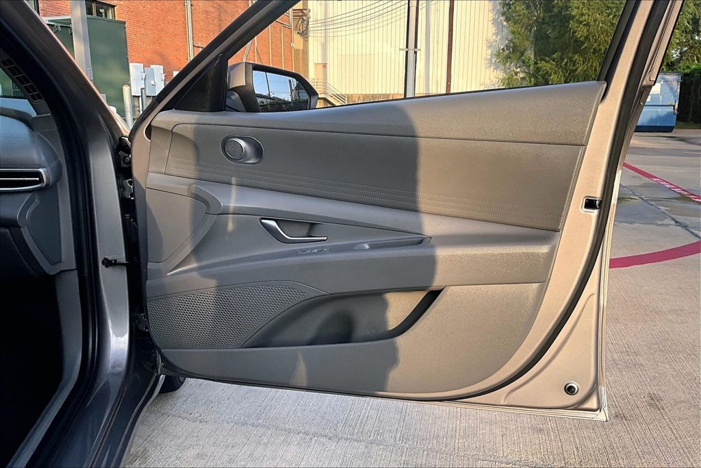 Used 2021 Hyundai Elantra SEL FWD image 25