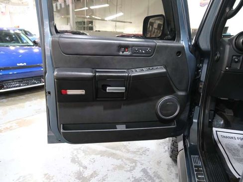 Used 2005 HUMMER H2 w/ Preferred Equipment Group image 16