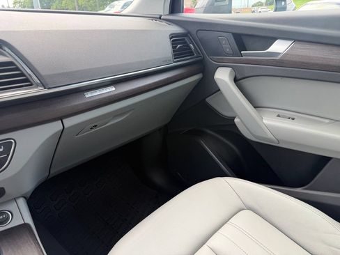 Used 2022 Audi Q5 2.0T Premium w/ Convenience Package AWD/4WD image 22
