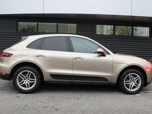 Used 2018 Porsche Macan image 8