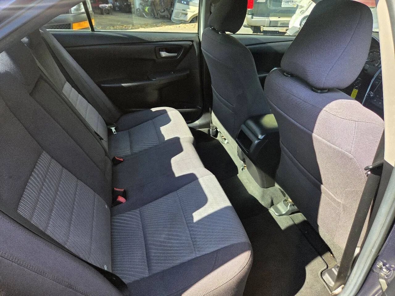 Used 2015 Toyota Camry LE FWD image 4