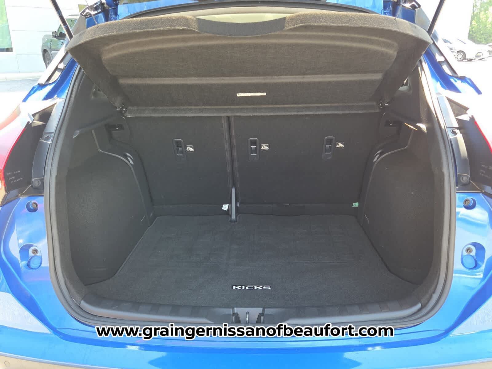 Used 2023 Nissan Kicks SR w/ SR Premium Package FWD image 6