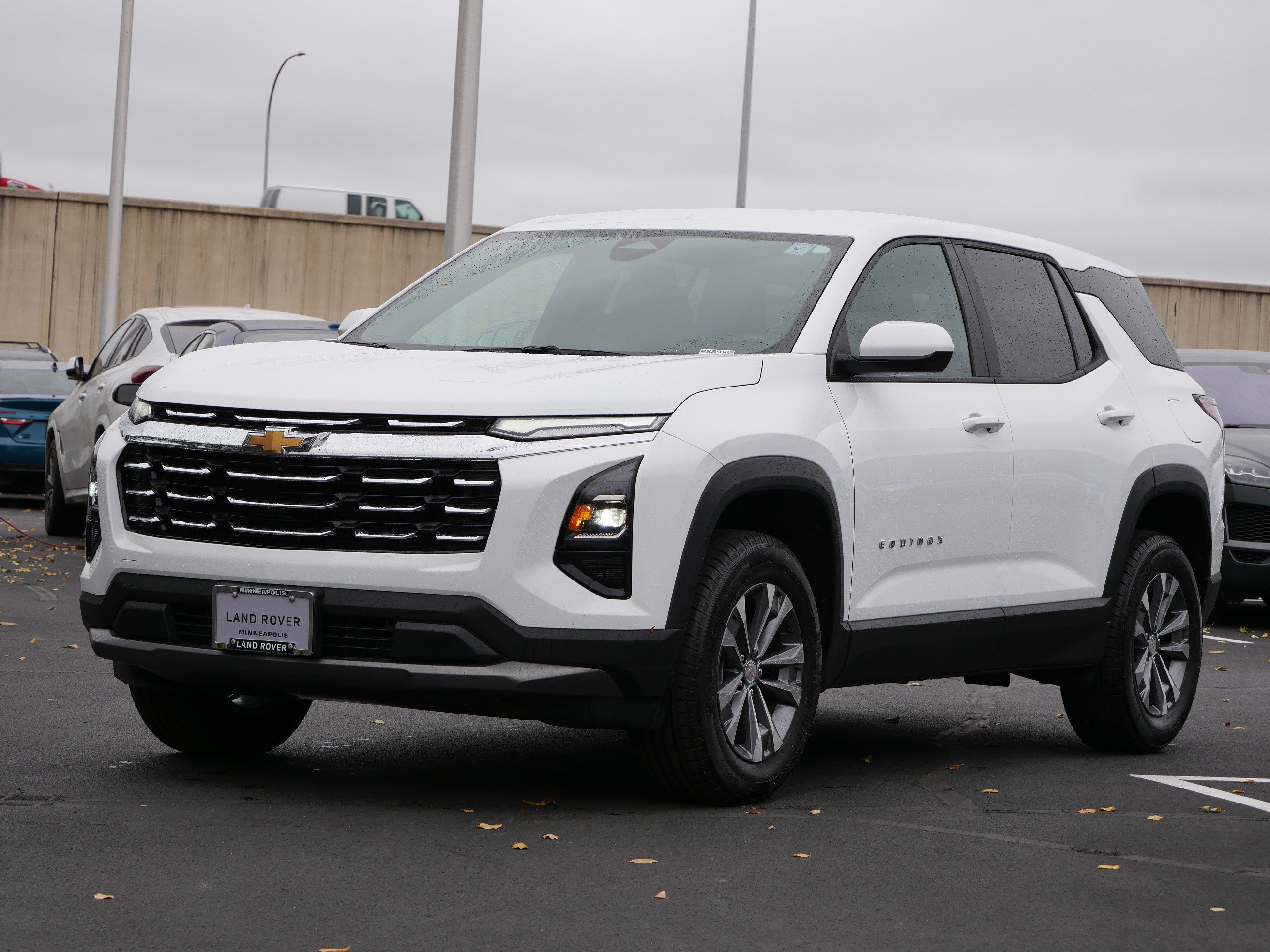 Used 2025 Chevrolet Equinox LT AWD/4WD image 1