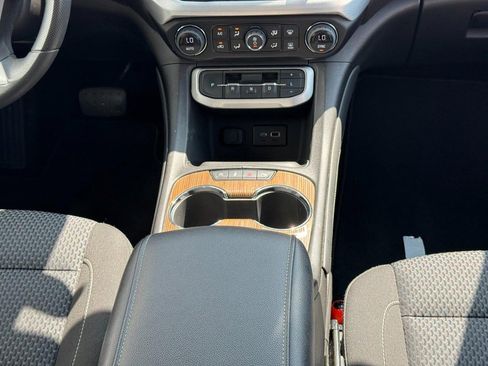 Used 2023 GMC Acadia SLE w/ Driver Convenience Package image 14