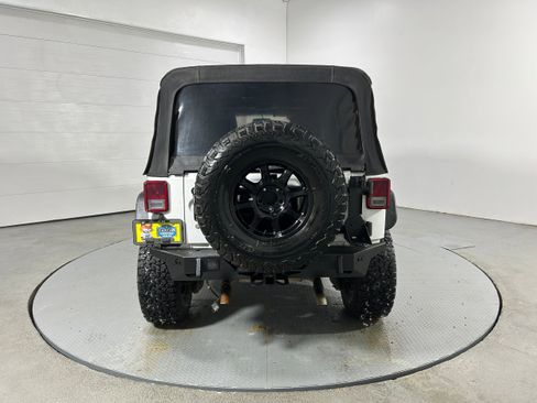 Used 2014 Jeep Wrangler Unlimited Sahara image 25