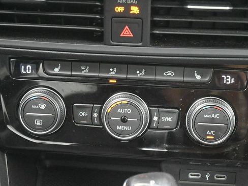 Used 2024 Volkswagen Jetta SE FWD image 19