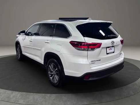 Used 2019 Toyota Highlander XLE image 3