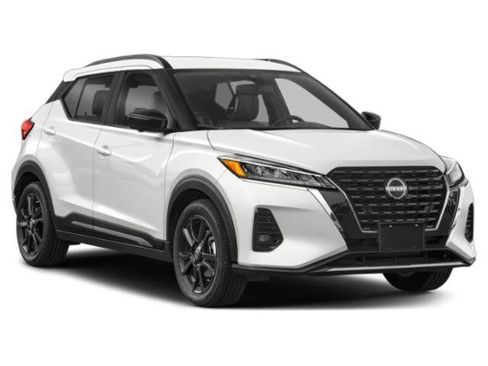 Used 2024 Nissan Kicks SR w/ SR Premium Package FWD image 9