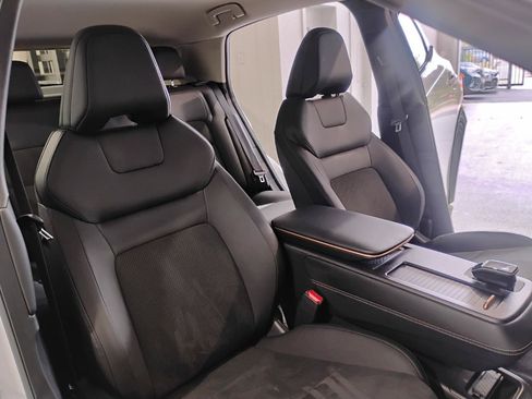 Used 2024 Nissan Ariya AWD image 39