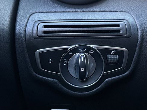 Used 2021 Mercedes-Benz GLC 300 image 31