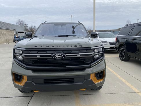 Used 2025 Ford Expedition Tremor image 2