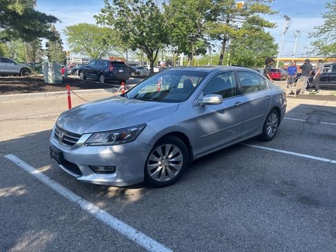 Used 2013 Honda Accord EX image 2