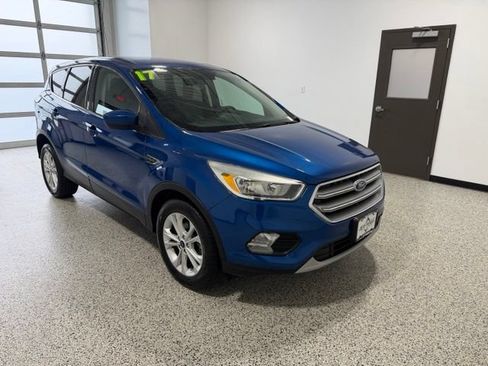 Used 2017 Ford Escape SE FWD image 2