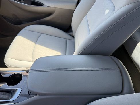 Used 2016 Chevrolet Malibu LT FWD image 18