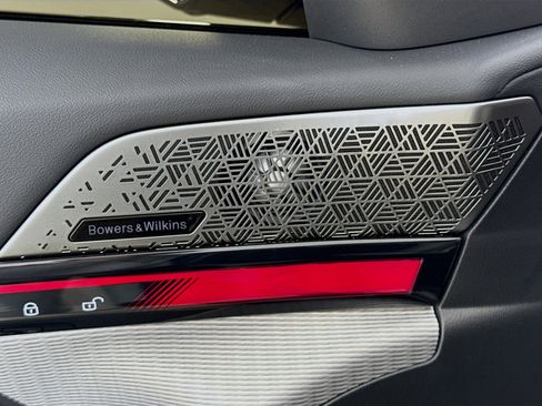 Used 2025 BMW M5 w/ Executive Package image 19