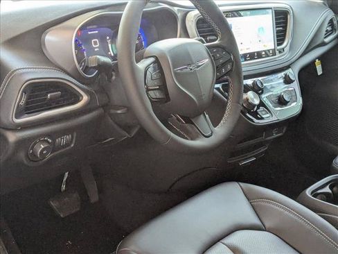 New 2026 Chrysler Pacifica Select w/ S Appearance Package AWD/4WD image 3