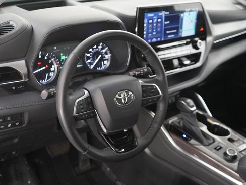 Used 2021 Toyota Highlander Platinum AWD/4WD image 22