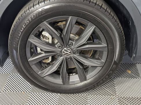 Used 2024 Volkswagen Tiguan SE image 8