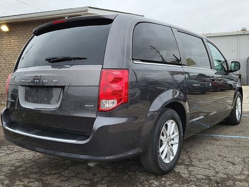 Used 2018 Dodge Grand Caravan SXT w/ Driver Convenience Group image 10