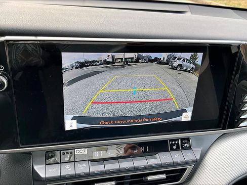 Used 2025 Toyota Camry SE image 26