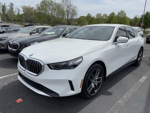 Used 2026 BMW 530i w/ Premium Package image 7