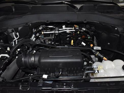 Used 2022 Ford Explorer XLT w/ Equipment Group 202A image 11