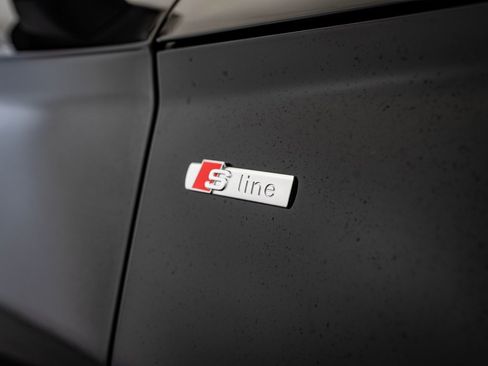 Certified 2025 Audi Q5 2.0T Premium w/ Convenience Plus Package image 19